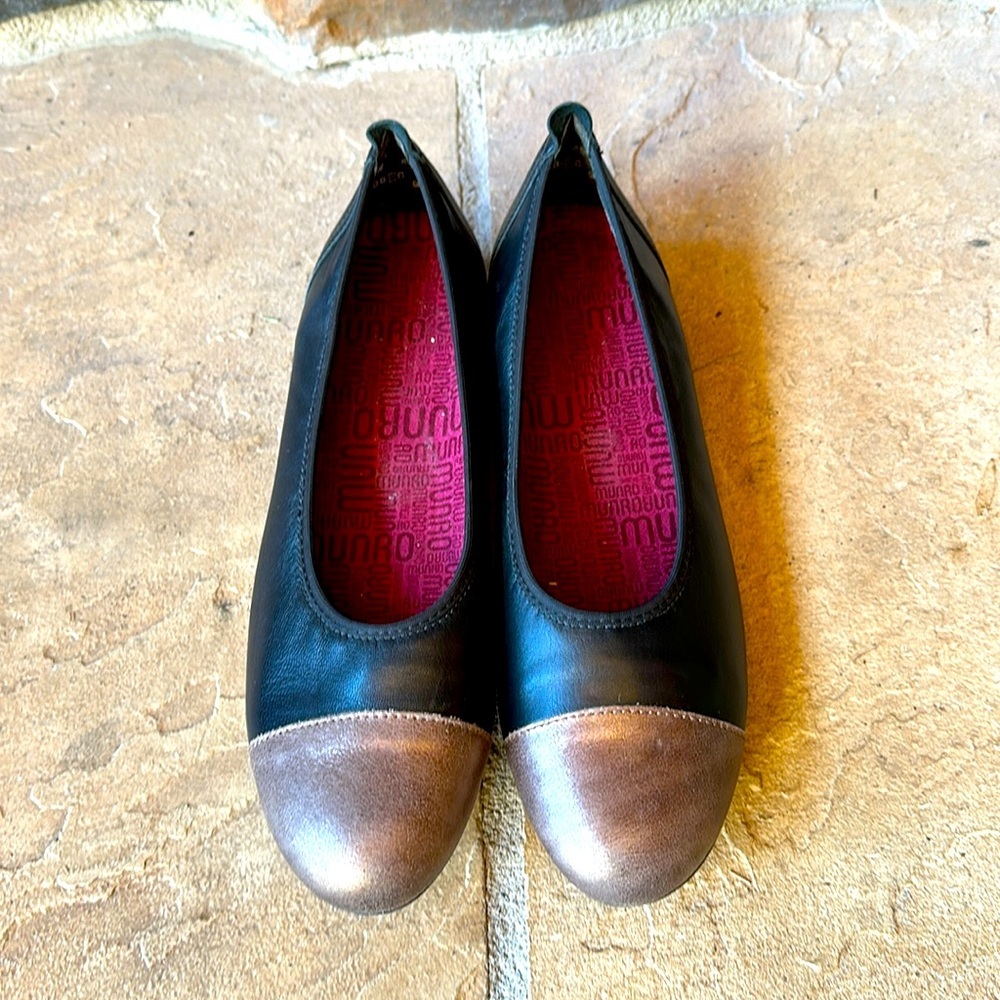 Munro Black Leather Ballet Flats 8 - 8.5 N with Metallic Bronze Cap Toe